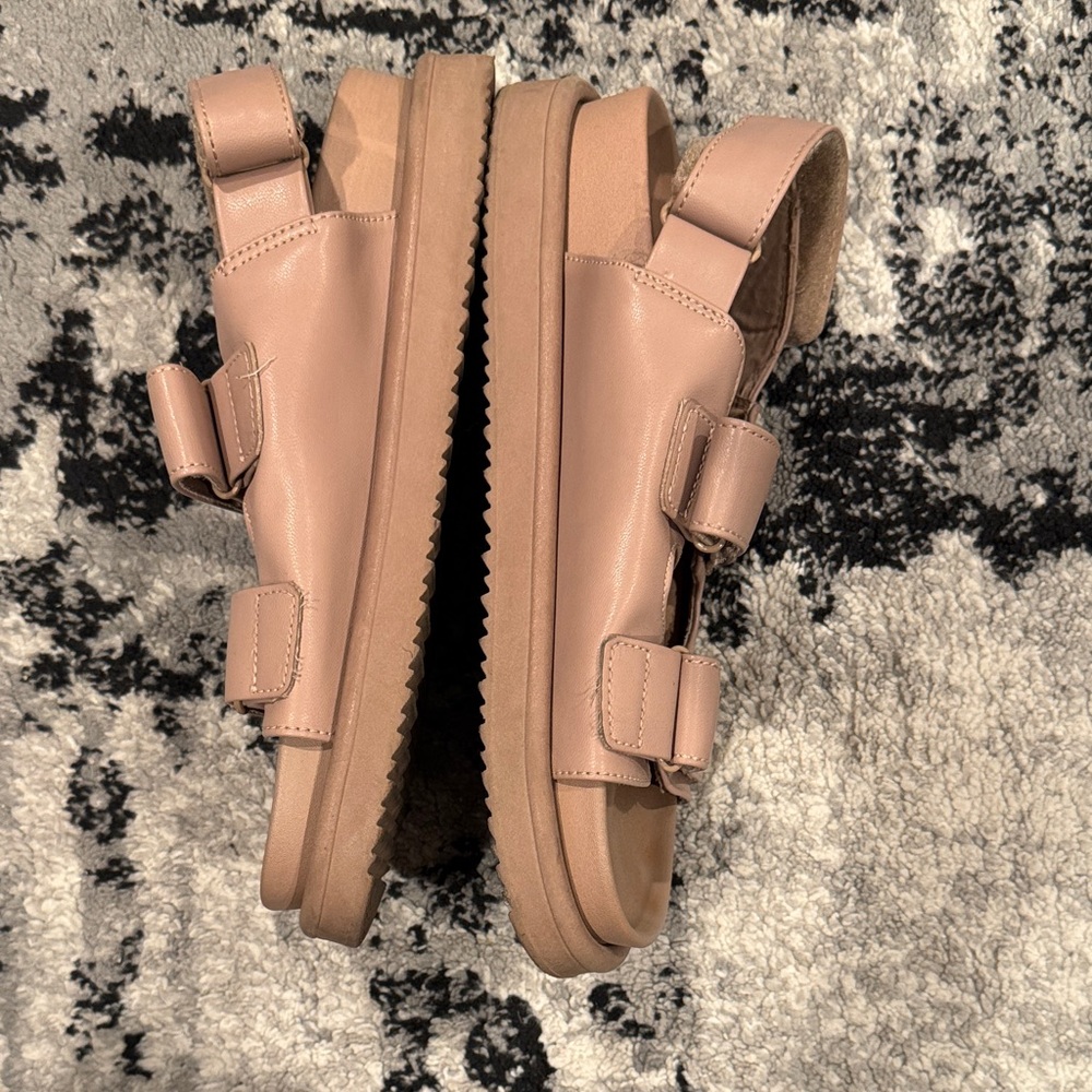 Sandals - Picture 2 of 4